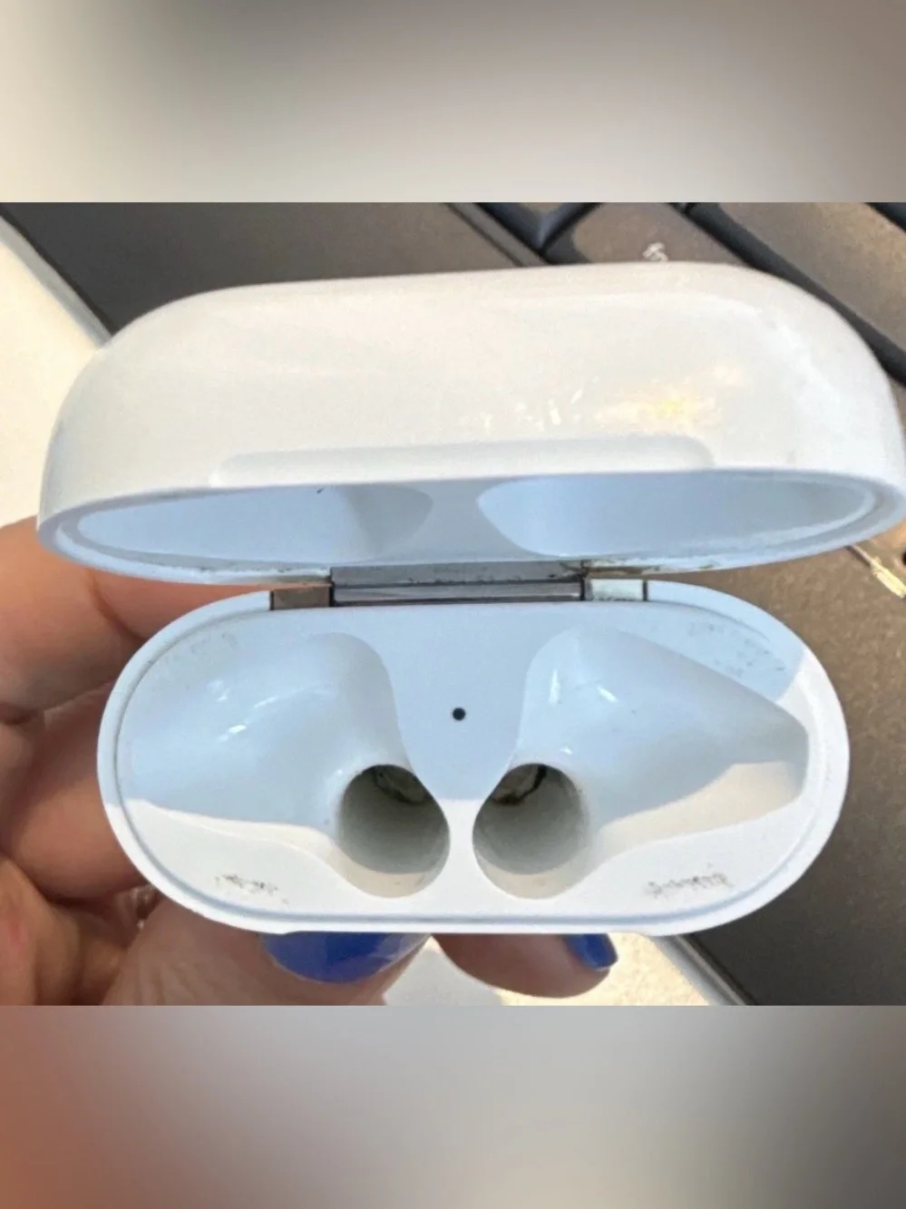 Apple AirPods 1st / 2nd Generation Charging Case (Model A1602) + Lighting Cable